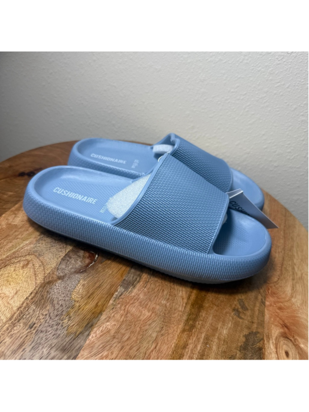 Women's CUSHIONAIRE Blue Feather Slide Sandals US 8